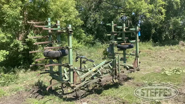 John Deere 1100