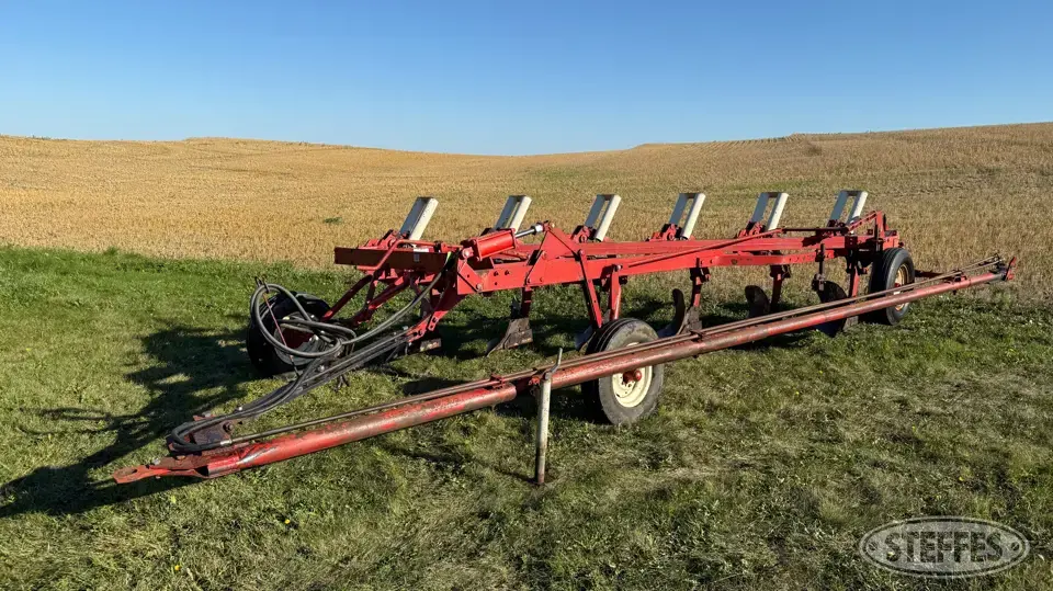 International 770 Plow