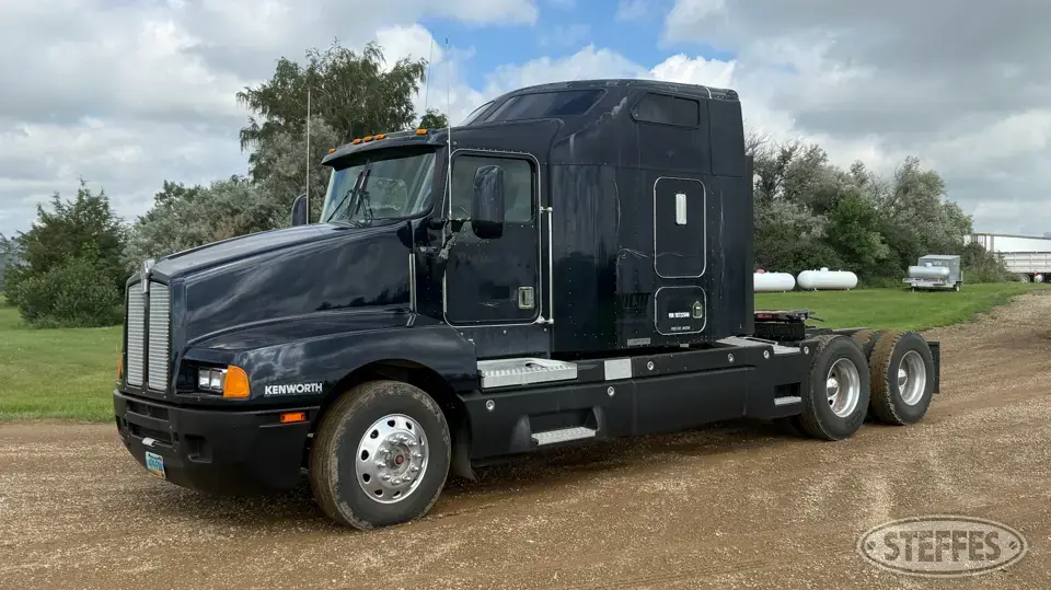 1996 Kenworth T600 Conventional Truck with Sleeper
