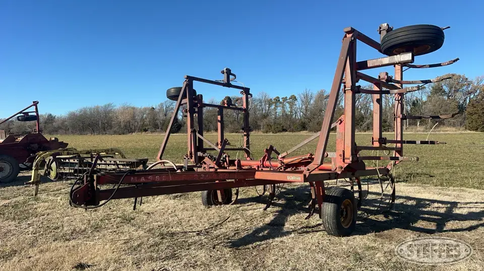Massey Ferguson 128 Chisel Plow