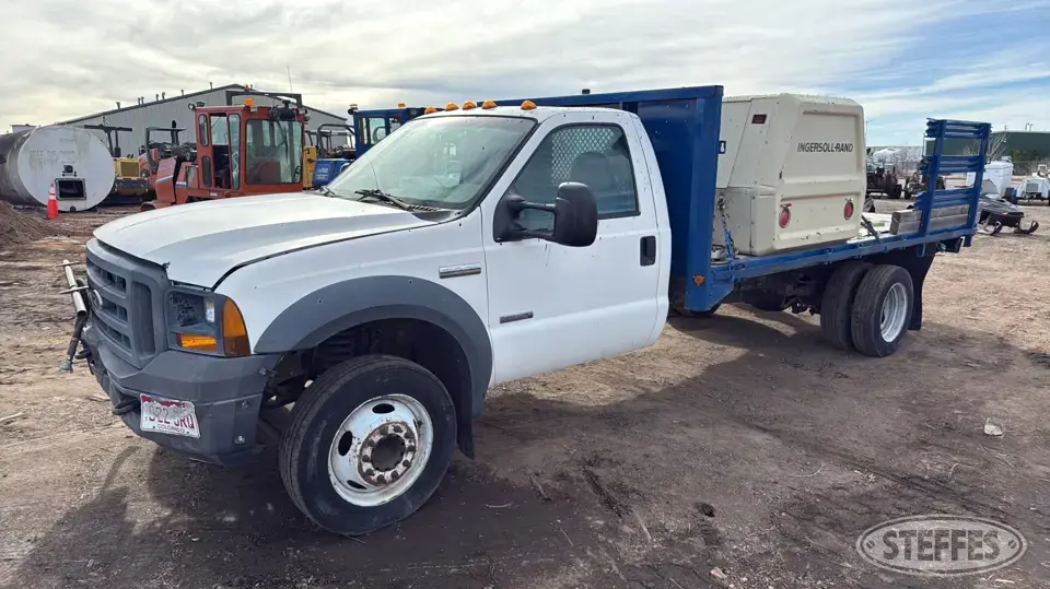 2005 Ford F-550 XL Over 1 Ton Pickup