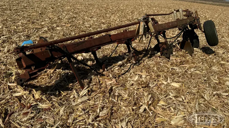 International 720 Plow