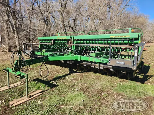 John Deere 750