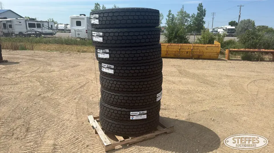 (8) Headway HLD811 11R22.5 truck tires