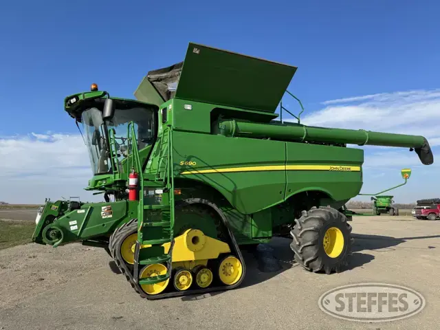 2015 John Deere S690
