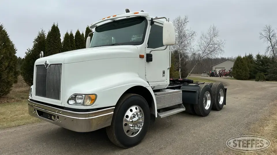 2007 International 9200i Conventional Truck without Sleeper