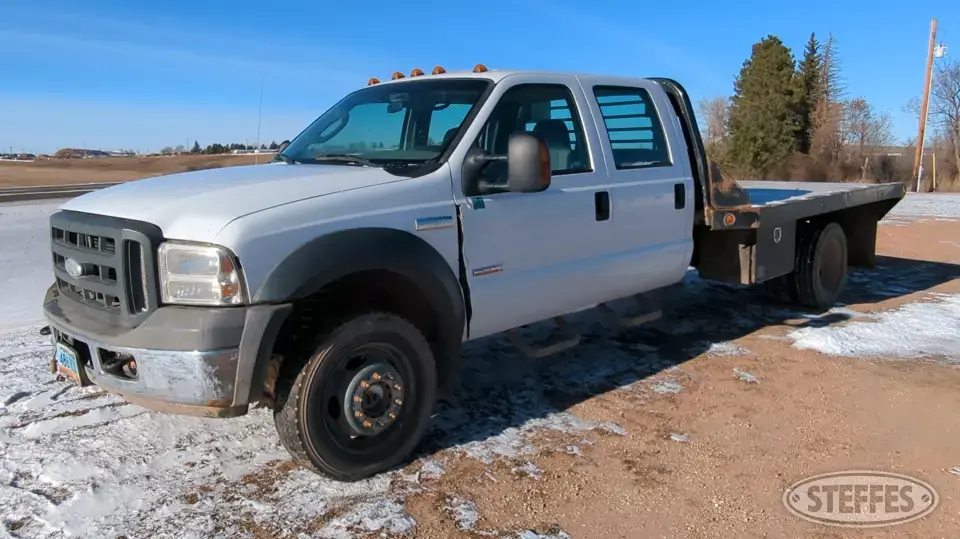 2005 Ford F550 XL Super Duty Flatbed Truck