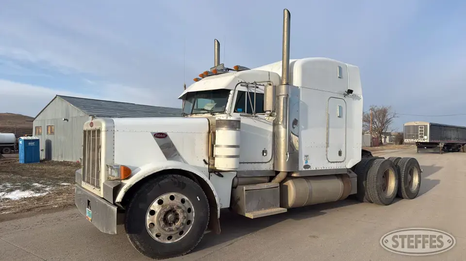2005 Peterbilt 379 Conventional Truck with Sleeper