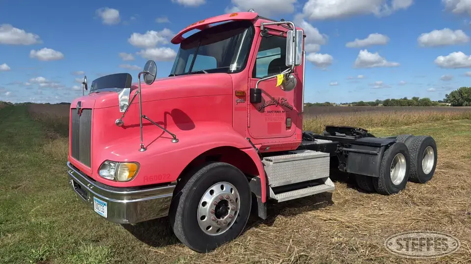 2006 International 9200i Conventional Truck without Sleeper