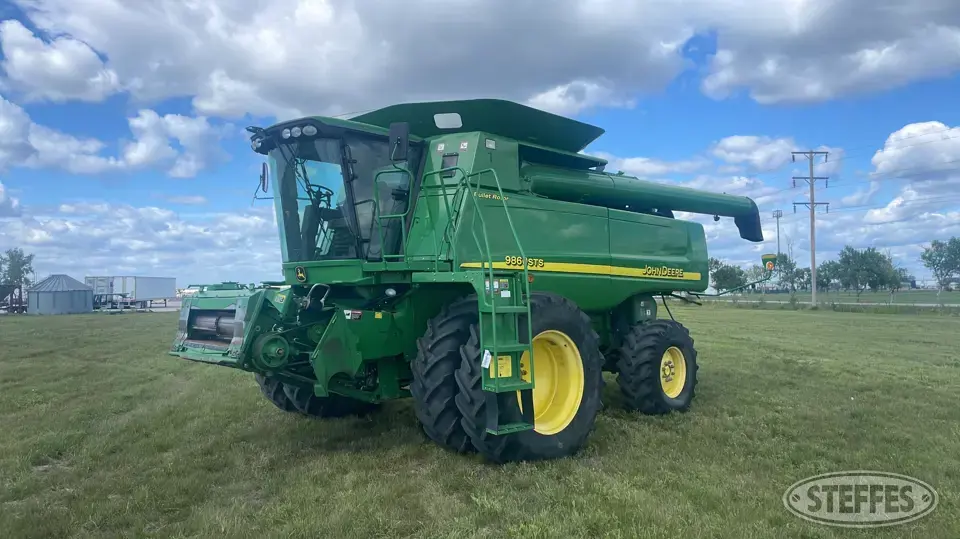 2006 John Deere 9860 STS Combine