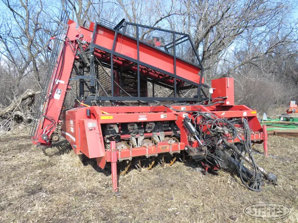Amity R998 Sugarbeet Harvester