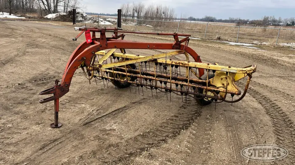 New Holland 256 Rake