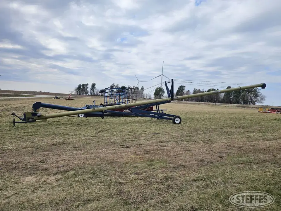 2021 Harvest International Inc. Swing Hopper Auger
