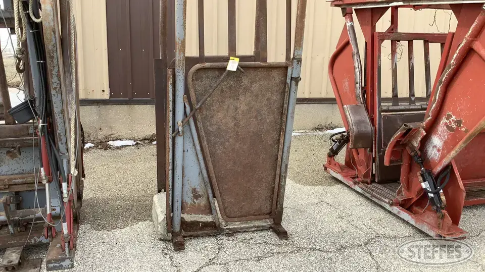 Bowman Chute Squeeze Chute