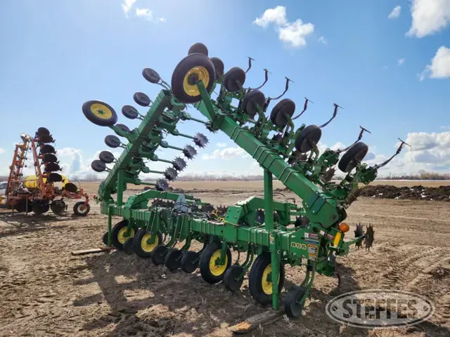 John Deere 856