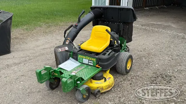 John Deere Z235