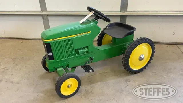 1994 John Deere 7600