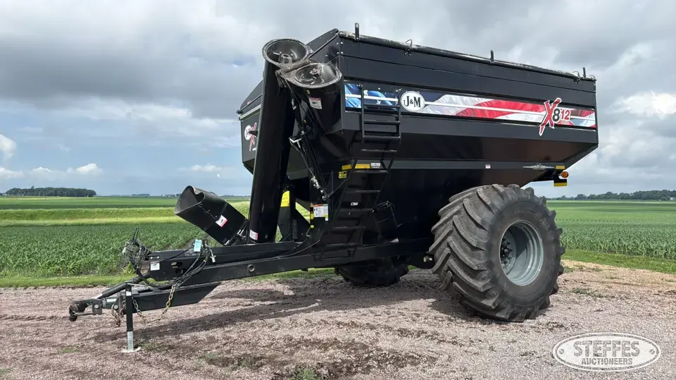 2021 J&M 812 X-Tended Grain Cart