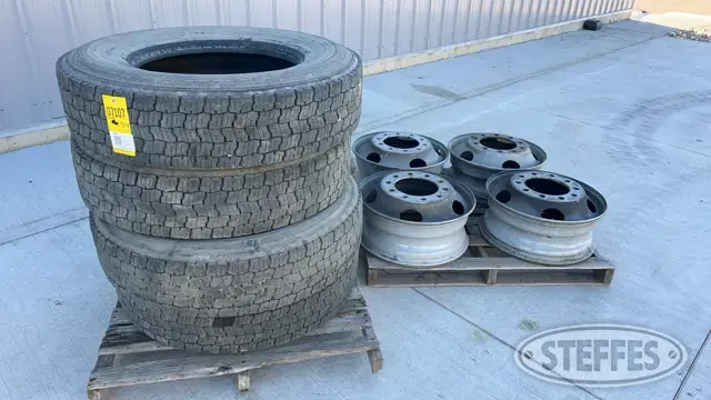 (4) Bridgestone 295/75R22.5 truck tires