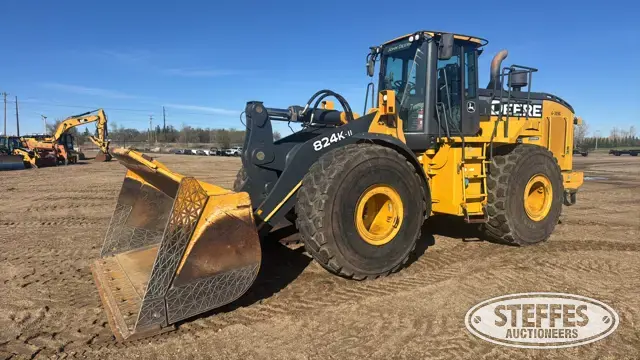 2016 Deere 824K-II