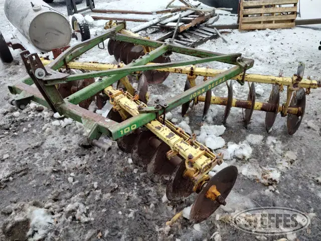 John Deere 100