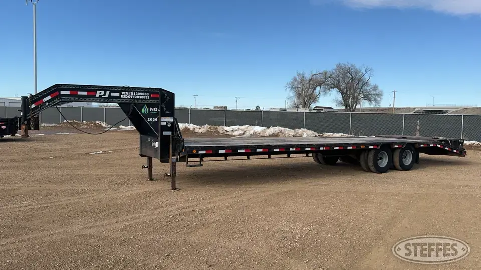 2019 PJ Trailers LD322 Flatbed Trailer