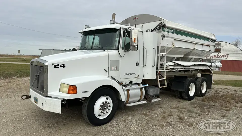 1996 Volvo WCA Tender Truck