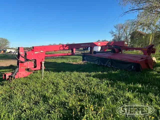 Hesston 1372
