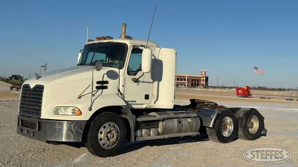 2009 Mack CXU613 Conventional Truck without Sleeper