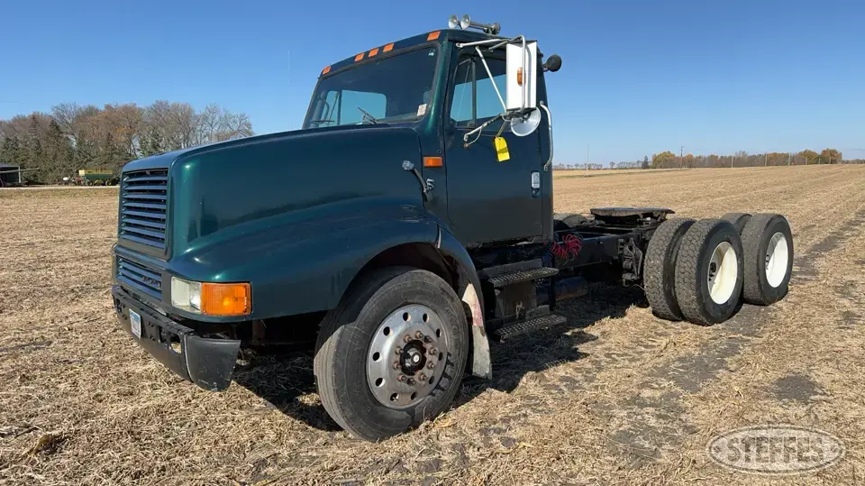 1991 International 8200 Conventional Truck without Sleeper