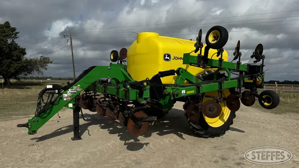 John Deere 2510L Liquid Side Dresser