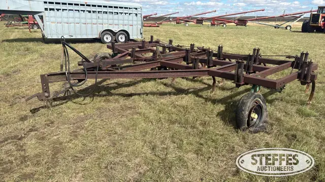 Pull-type chisel plow