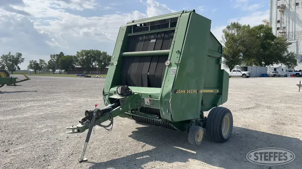 John Deere 535 Round Baler