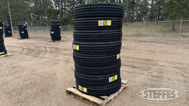 (8) Zwarthz 152/149L 11R24.5 tires