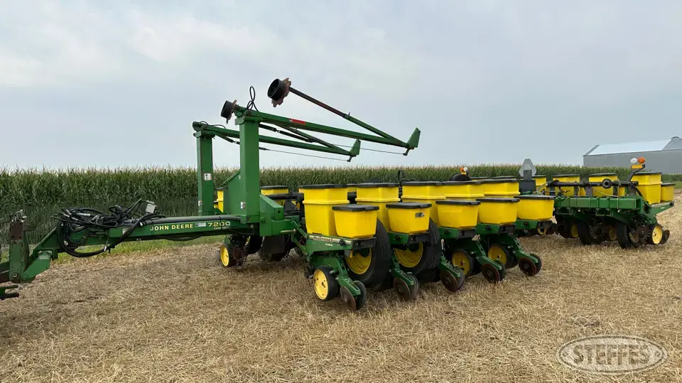 John Deere 7200 12 or More Row Planter