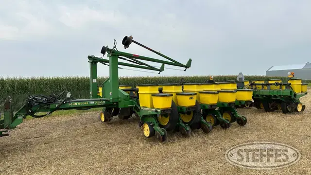 John Deere 7200
