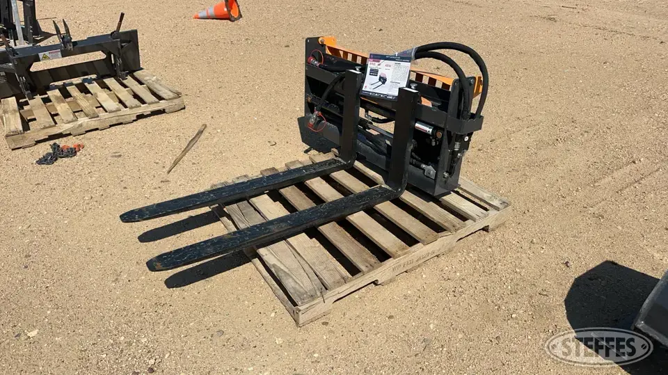 Wolverine PFA-11-3300G Skid Steer Fork