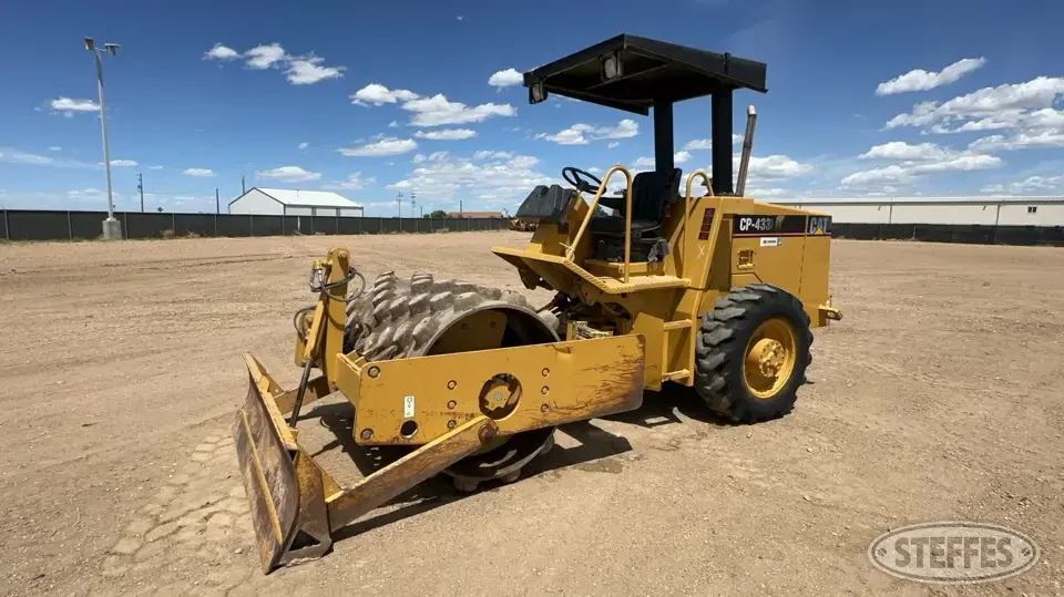2001 CAT CP-433C Self-Propelled Padfoot Compactor