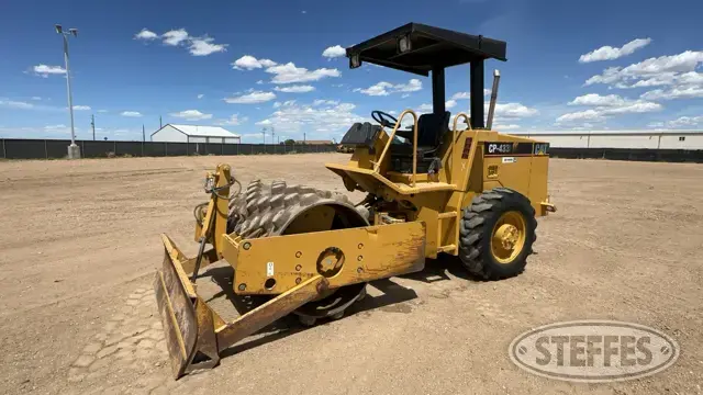 2001 CAT CP-433C
