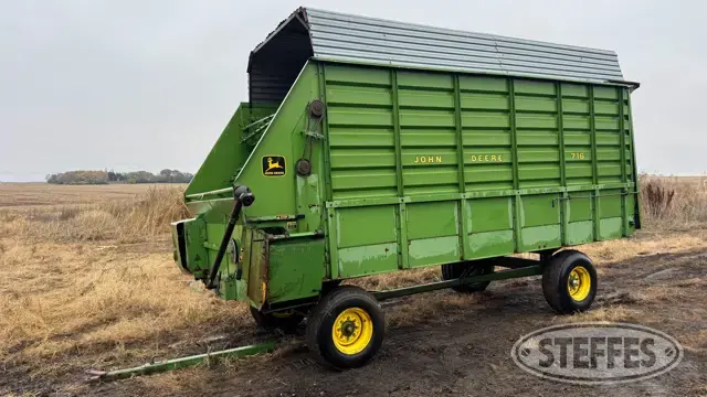 John Deere 716