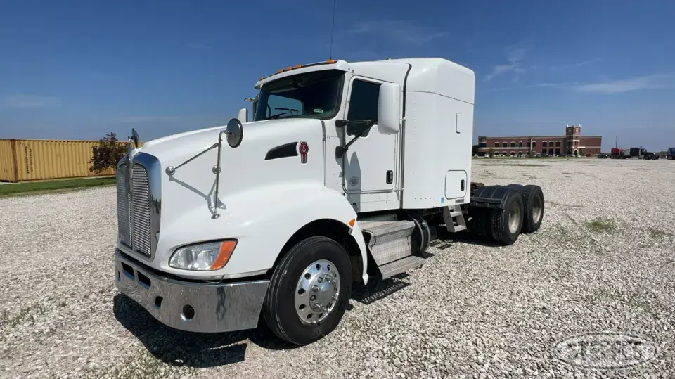 2013 Kenworth T660 Conventional Truck with Sleeper