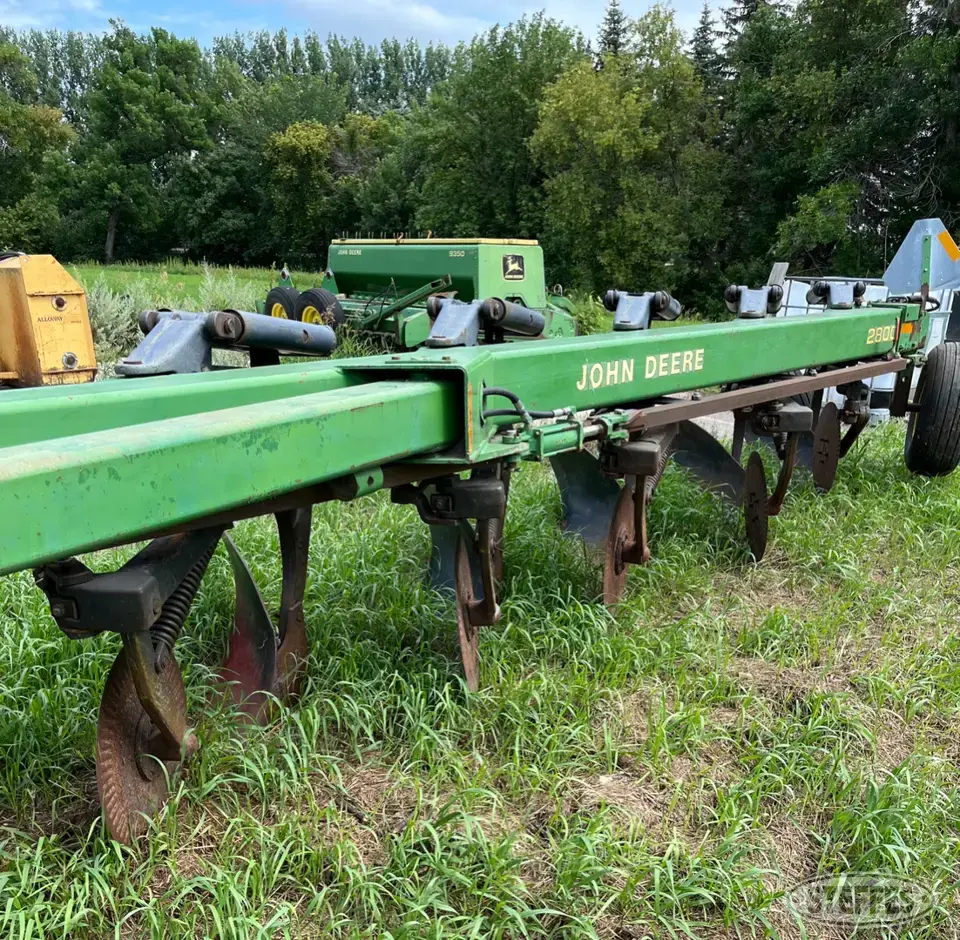 John Deere 2800 Plow