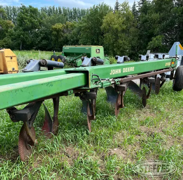 John Deere 2800
