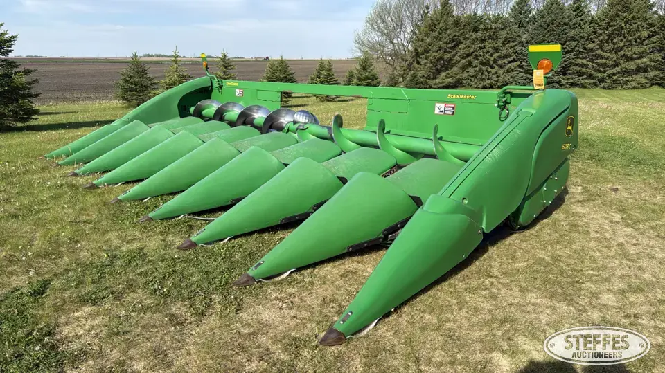 2011 John Deere 608C StalkMaster Corn Head