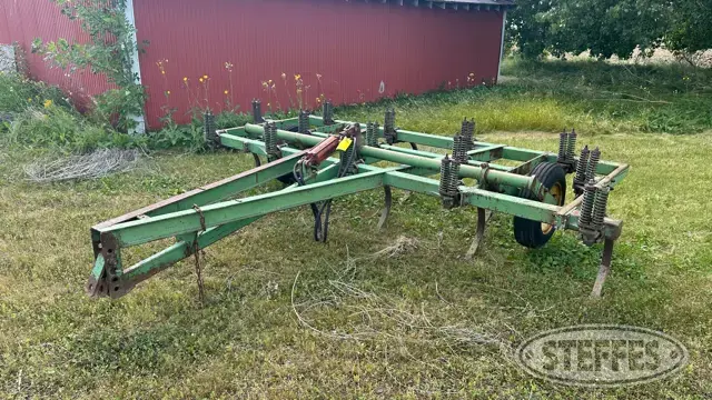 John Deere 100