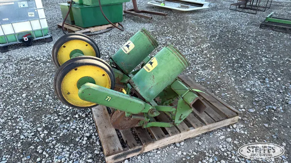 (2) John Deere 71 flex planter units Ag Equipment Part