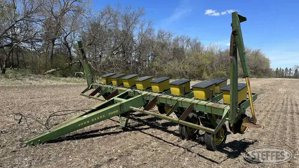 1982 John Deere 7000 MaxEmerge Less Than 12 Row Planter