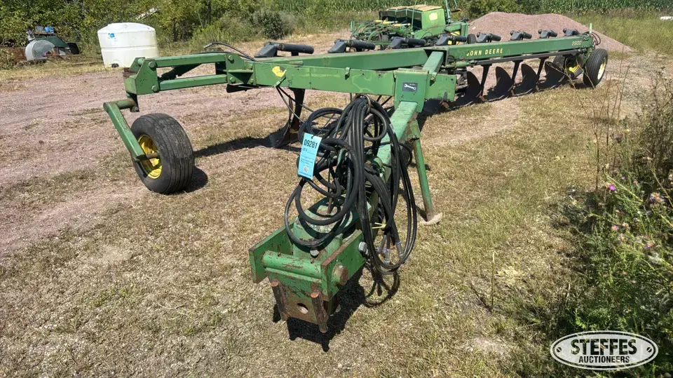 John Deere 2800 Plow