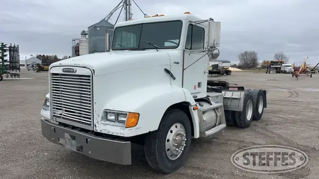 2000 Freightliner FLD112