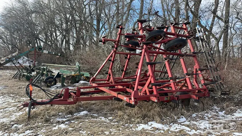 Case IH 4800 Vibra-Shank Field Cultivator